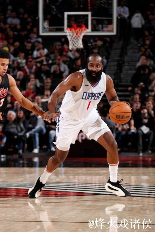 哈登达成新纪录,快船59分血洗篮网,灰熊力克马刺 哈登达成新纪录,快船59分血洗篮网,灰熊力克马刺