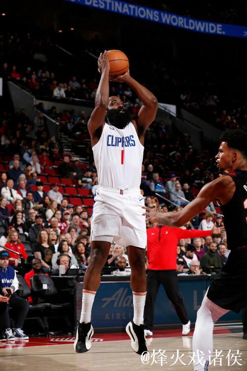 哈登达成新纪录,快船59分血洗篮网,灰熊力克马刺 哈登达成新纪录,快船59分血洗篮网,灰熊力克马刺