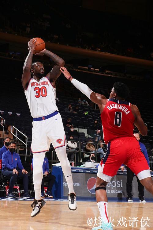 兰德尔大放异彩:场均22分7篮板6助攻,真实命中率超60% 兰德尔大放异彩:场均22分7篮板6助攻,真实命中率超60%